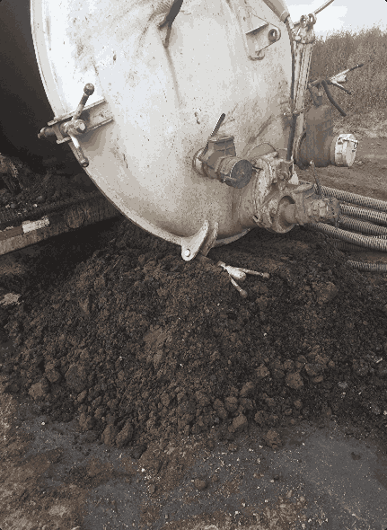 Septic vacuum truck unloading solid waste